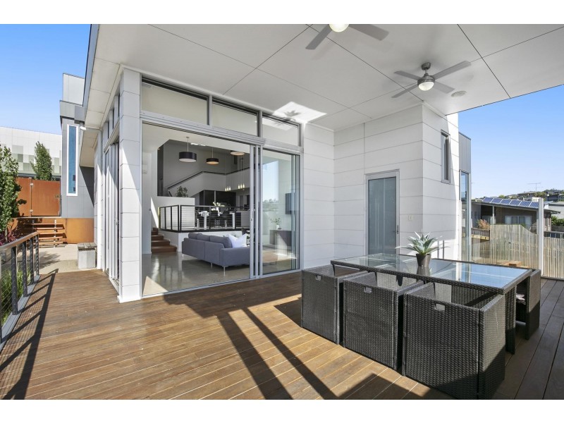 9 Stoneleigh Crescent, Highton VIC 3216