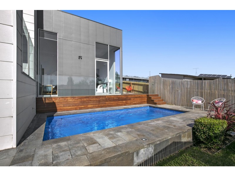 9 Stoneleigh Crescent, Highton VIC 3216