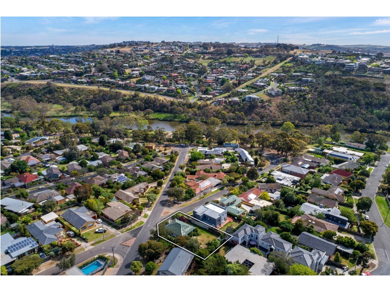 18 Ballater Avenue, Newtown VIC 3220