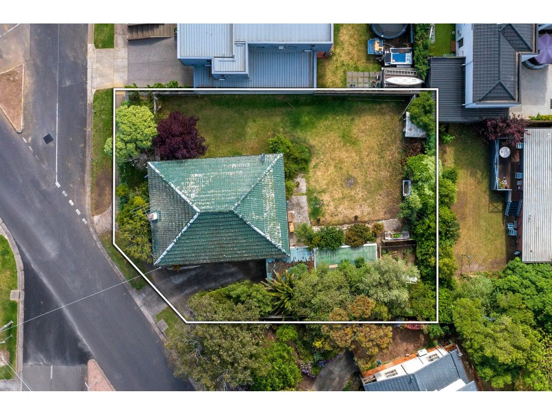 18 Ballater Avenue, Newtown VIC 3220