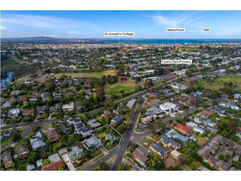 18 Ballater Avenue, Newtown VIC 3220