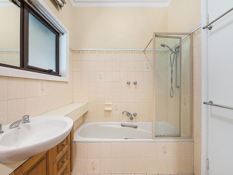 4 Perry Court, Herne Hill VIC 3218