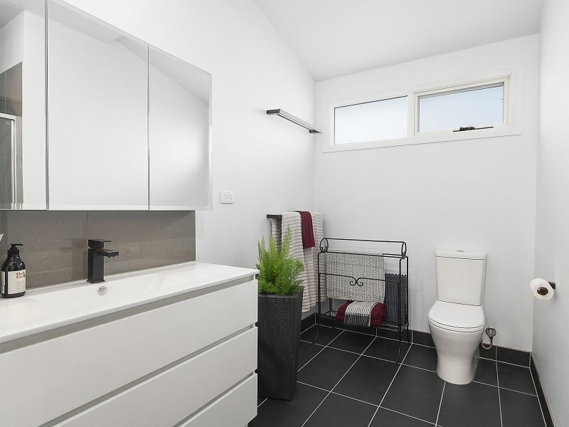 38 Nantes Street, Newtown VIC 3220