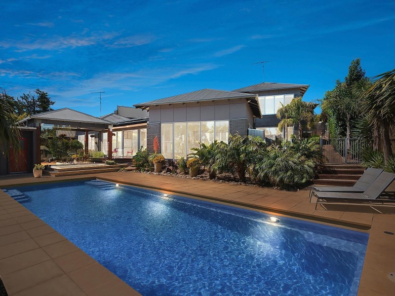 10 Lochgoin Mews, Highton VIC 3216