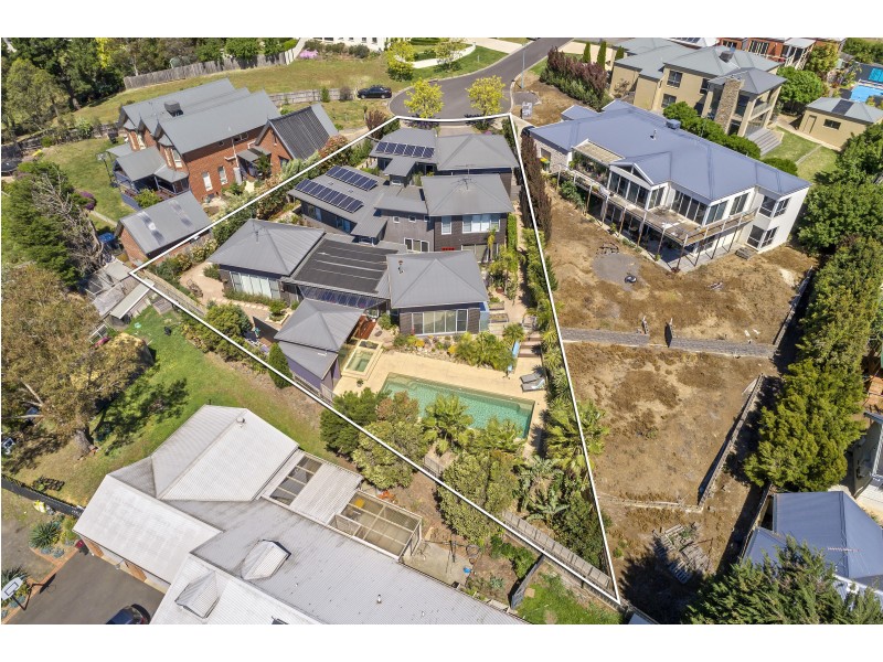 10 Lochgoin Mews, Highton VIC 3216