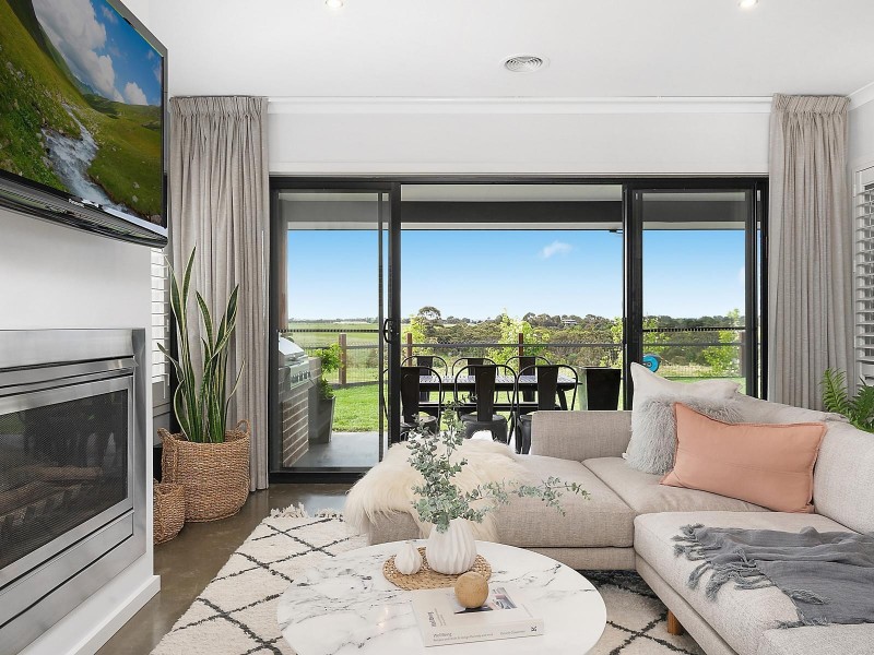 131 Stoneleigh Crescent, Highton VIC 3216