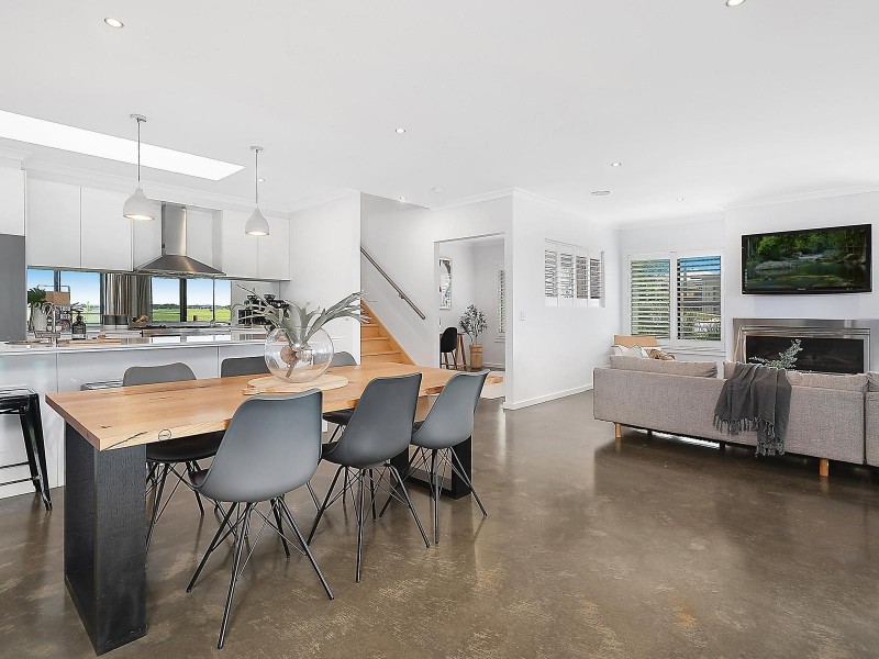 131 Stoneleigh Crescent, Highton VIC 3216
