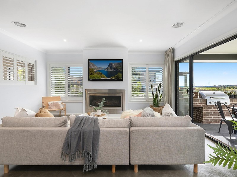131 Stoneleigh Crescent, Highton VIC 3216
