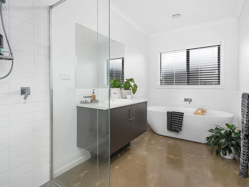 131 Stoneleigh Crescent, Highton VIC 3216