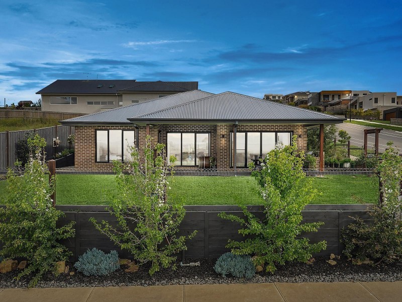 131 Stoneleigh Crescent, Highton VIC 3216