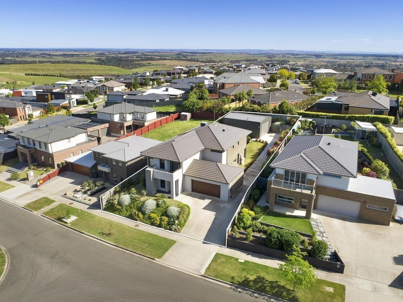 18 Dartmoor Drive, Highton VIC 3216