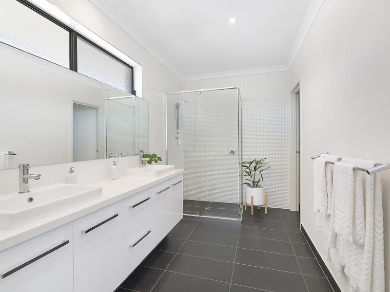 18 Dartmoor Drive, Highton VIC 3216