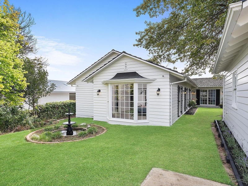 4 Windmill Street, Newtown VIC 3220