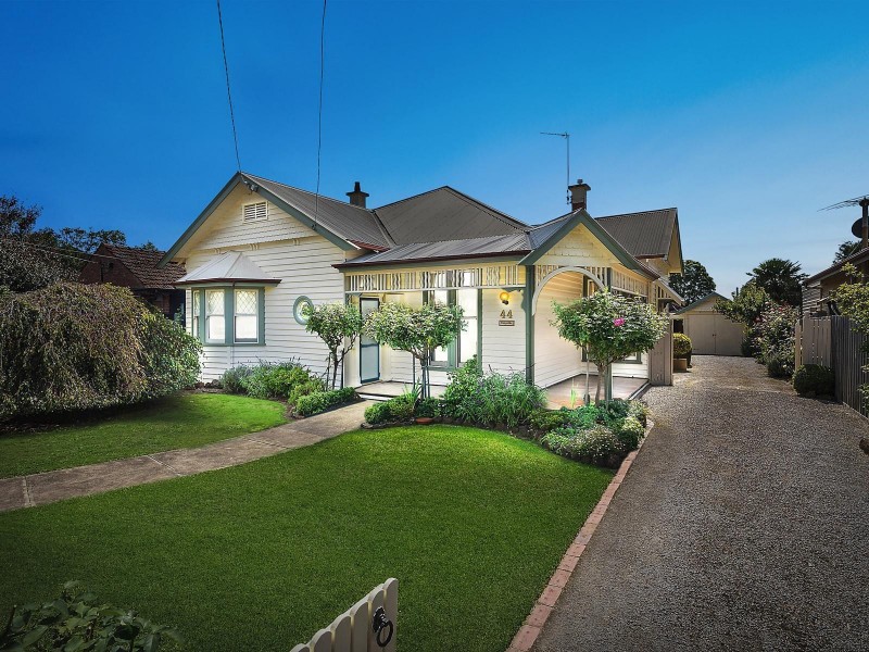 44 Lawton Avenue, Geelong West VIC 3218
