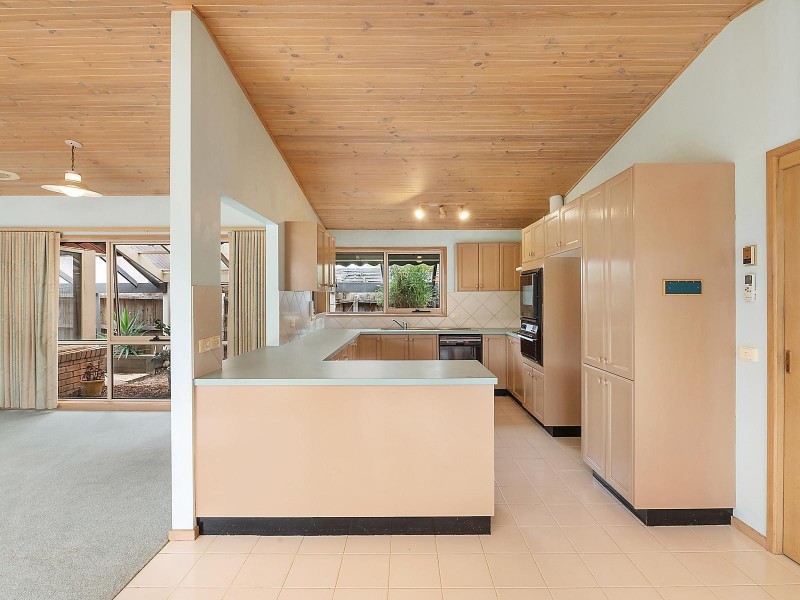 10 Glastonbury Drive, Highton VIC 3216