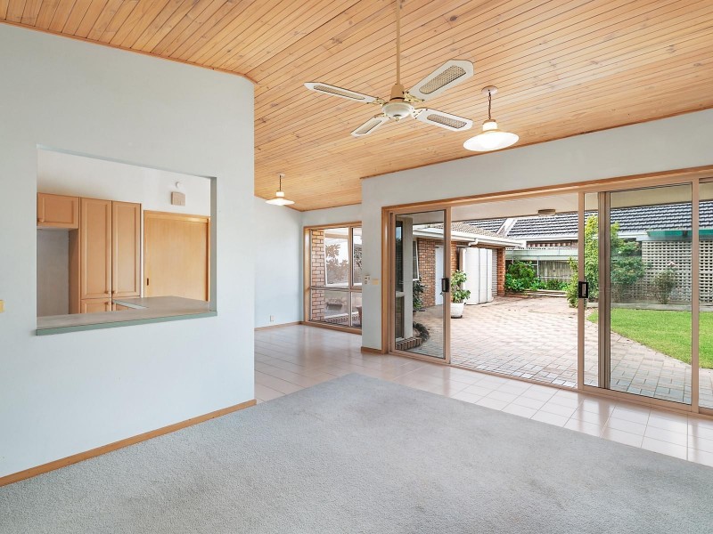 10 Glastonbury Drive, Highton VIC 3216