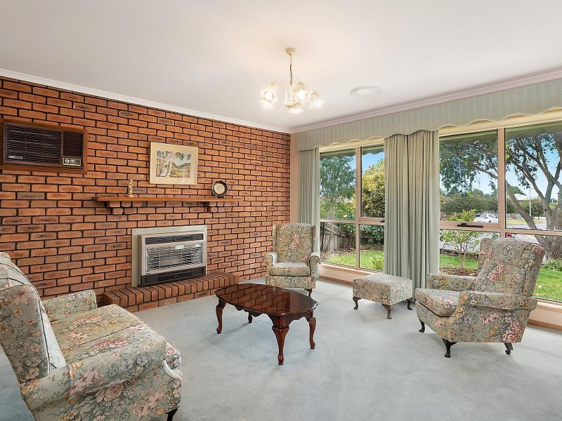 10 Glastonbury Drive, Highton VIC 3216