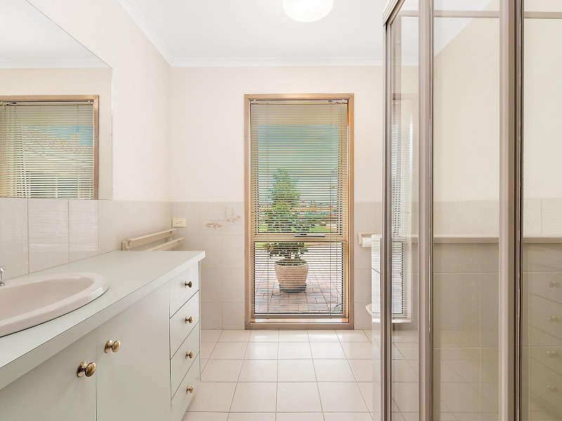 10 Glastonbury Drive, Highton VIC 3216