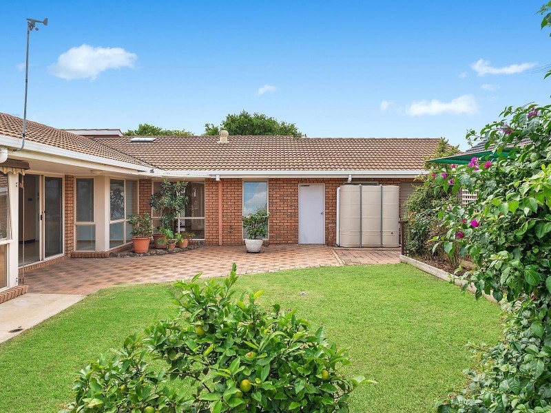 10 Glastonbury Drive, Highton VIC 3216