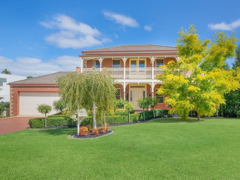 4 Hillary Court, Highton VIC 3216