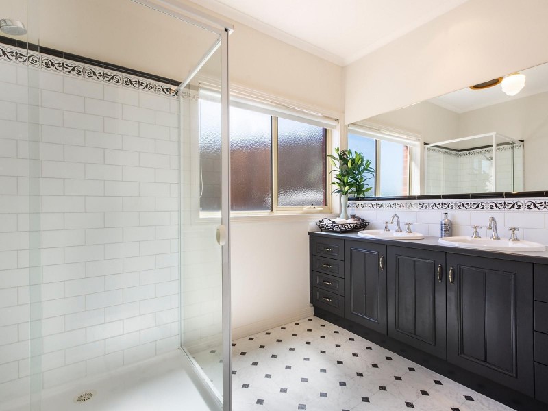 4 Hillary Court, Highton VIC 3216