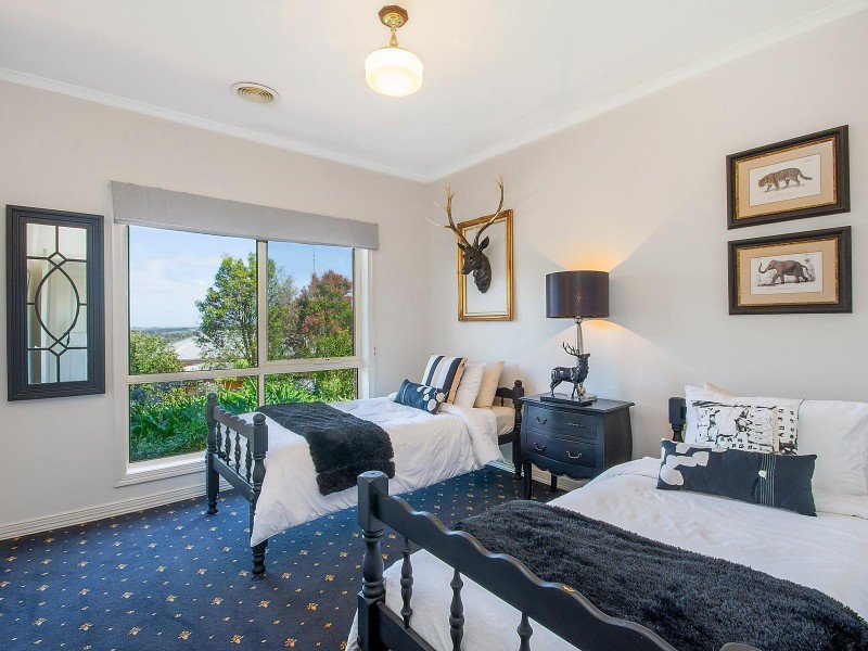 4 Hillary Court, Highton VIC 3216