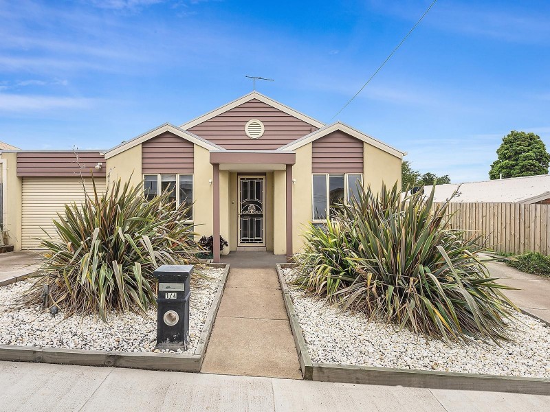 1/4 Cornish Avenue, Belmont VIC 3216