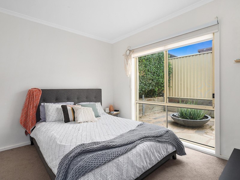 1/4 Cornish Avenue, Belmont VIC 3216