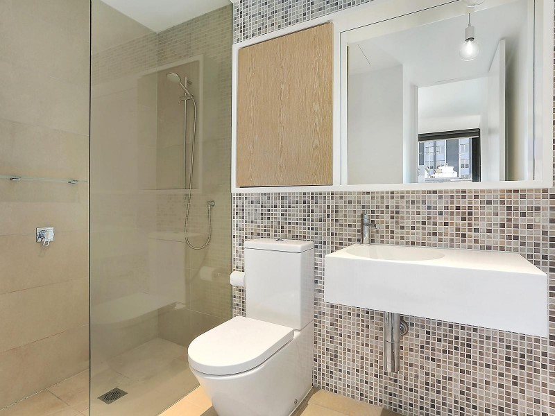 720/74 Queens Road, Melbourne VIC 3004