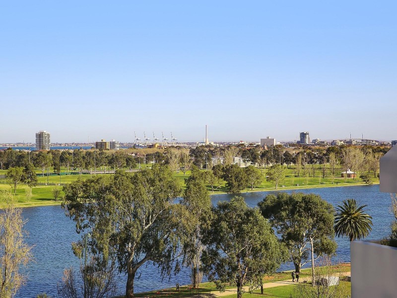 720/74 Queens Road, Melbourne VIC 3004