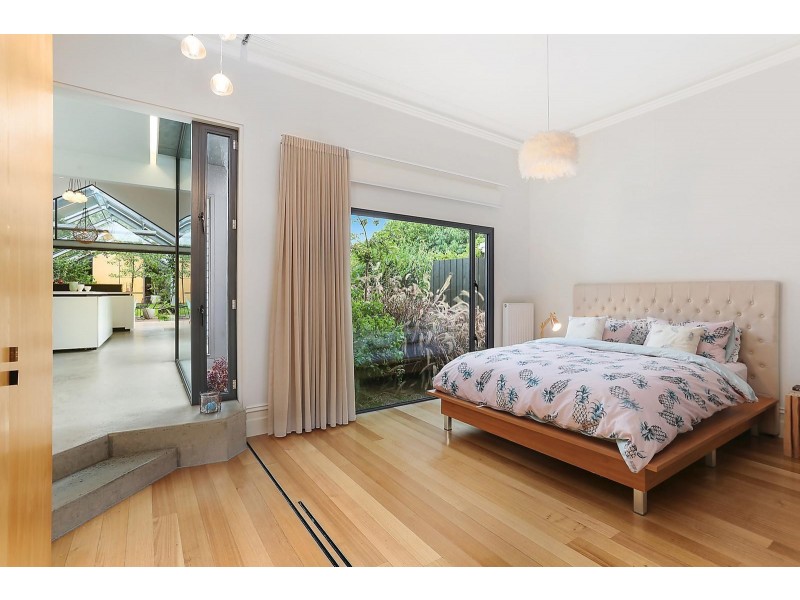 16 Pentland Parade, Seddon VIC 3011