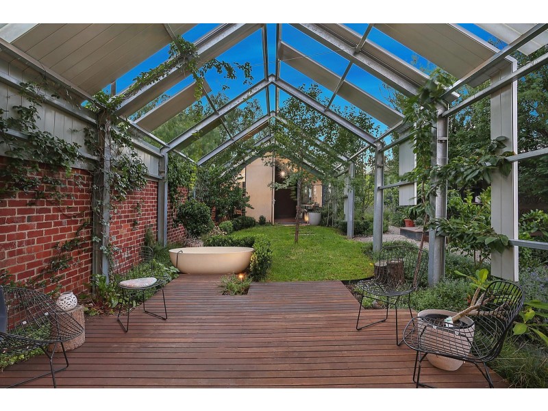 16 Pentland Parade, Seddon VIC 3011