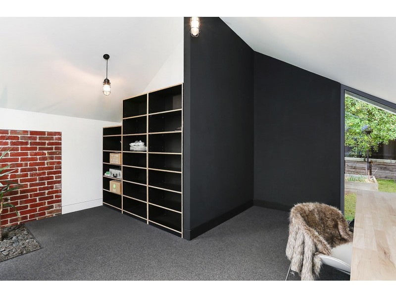 16 Pentland Parade, Seddon VIC 3011