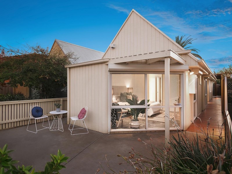 1/4 Chapman Street, Seddon VIC 3011