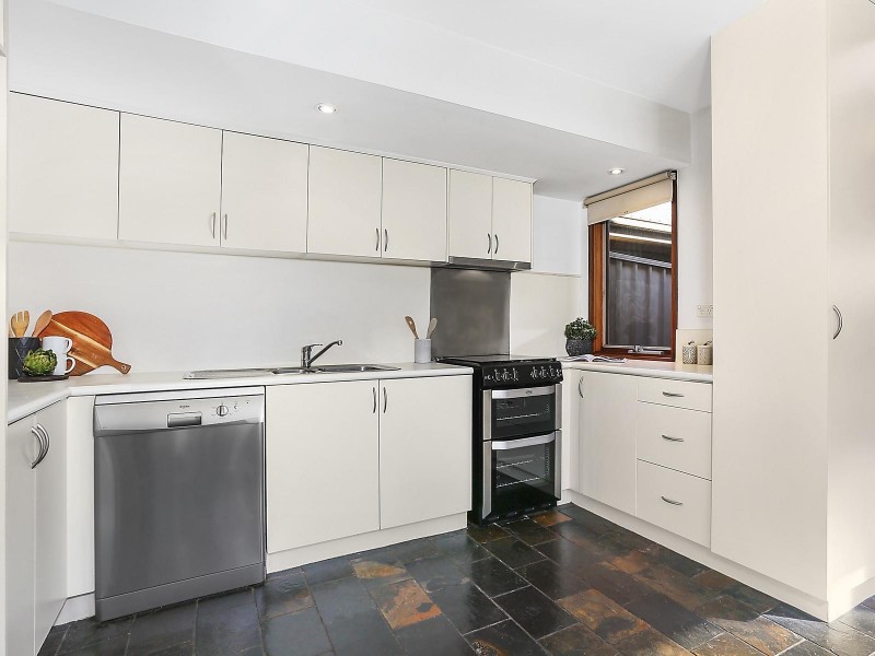 1/4 Chapman Street, Seddon VIC 3011