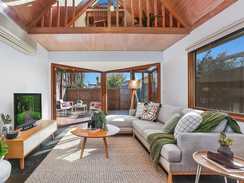 1/4 Chapman Street, Seddon VIC 3011