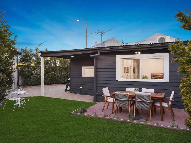 2 Chirnside Street, Kingsville VIC 3012