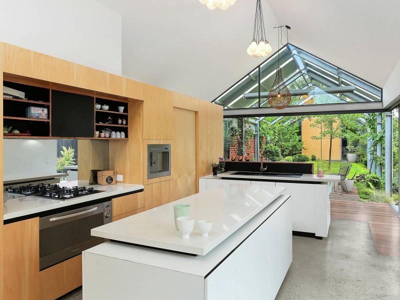 16 Pentland Parade, Seddon VIC 3011