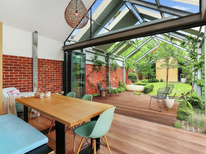 16 Pentland Parade, Seddon VIC 3011