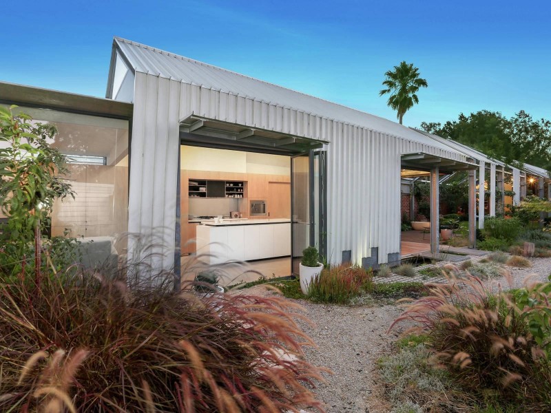 16 Pentland Parade, Seddon VIC 3011