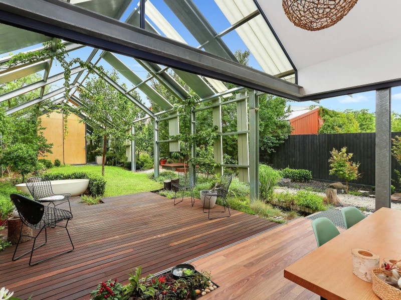 16 Pentland Parade, Seddon VIC 3011