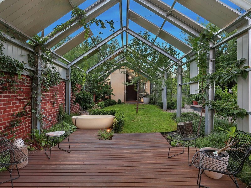 16 Pentland Parade, Seddon VIC 3011