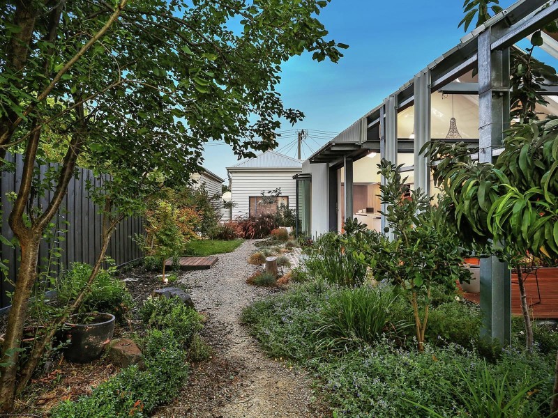 16 Pentland Parade, Seddon VIC 3011