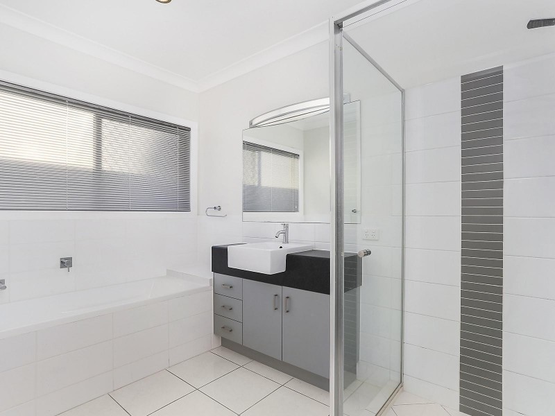 6 Oak Street, Ormiston QLD 4160
