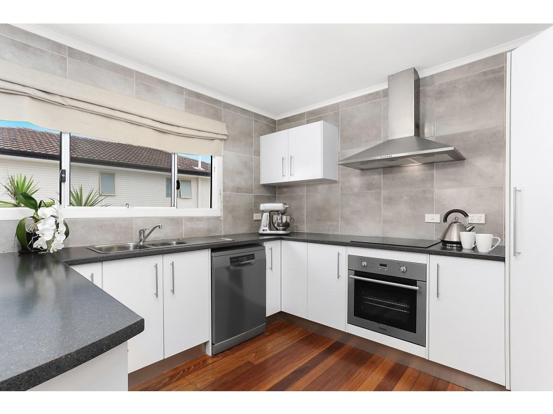 100 Sandy Camp Road, Wynnum West QLD 4178