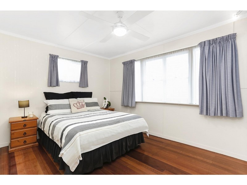 100 Sandy Camp Road, Wynnum West QLD 4178