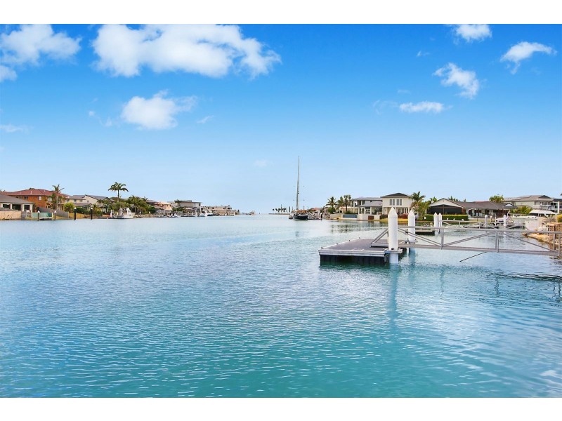 18 Mainroyal Court, Raby Bay QLD 4163