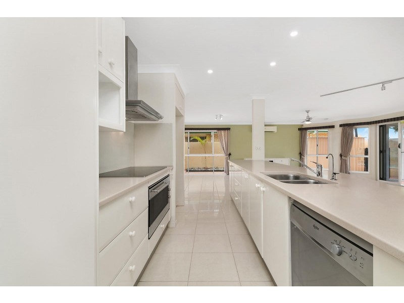18 Mainroyal Court, Raby Bay QLD 4163