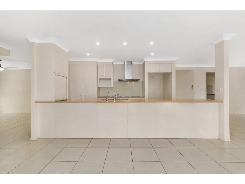 18 Mainroyal Court, Raby Bay QLD 4163
