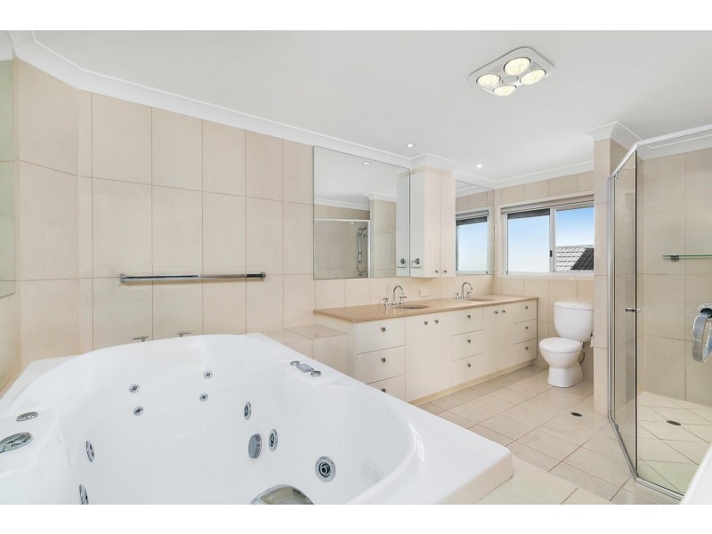 18 Mainroyal Court, Raby Bay QLD 4163